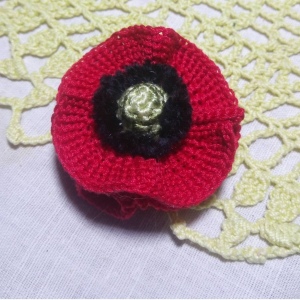 Червоний мак маленький